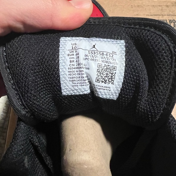 Size 10 - Jordan 1 Low Bred Toe 2021 - Picture 2 of 16